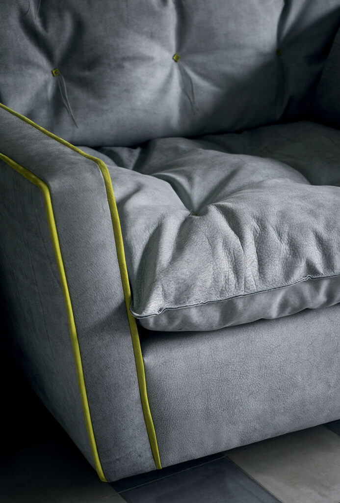 Light Gray Modern Swivel Armchair with Tufted Cushion & Decorative Stitching