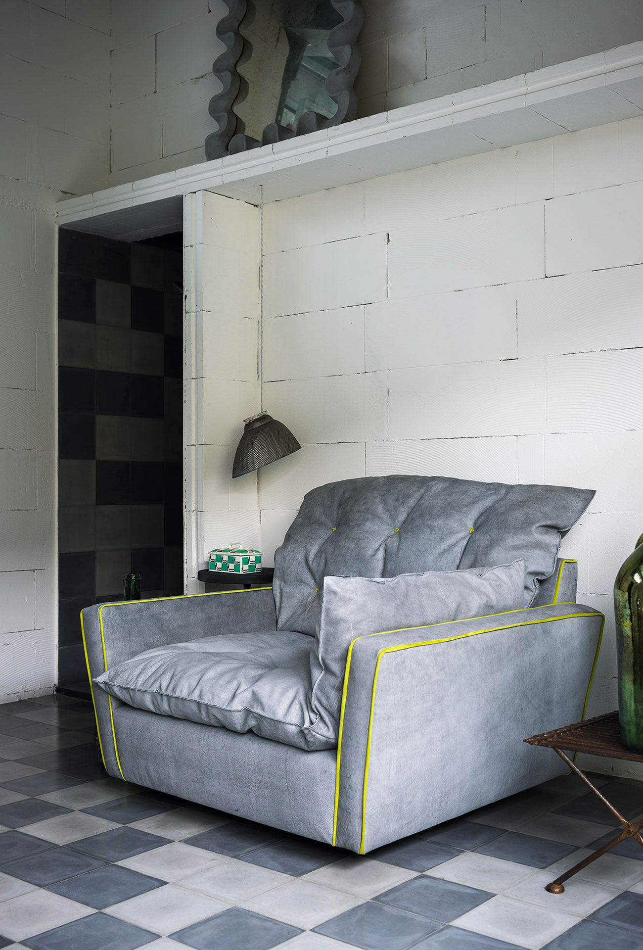 Light Gray Modern Swivel Armchair with Tufted Cushion & Decorative Stitching