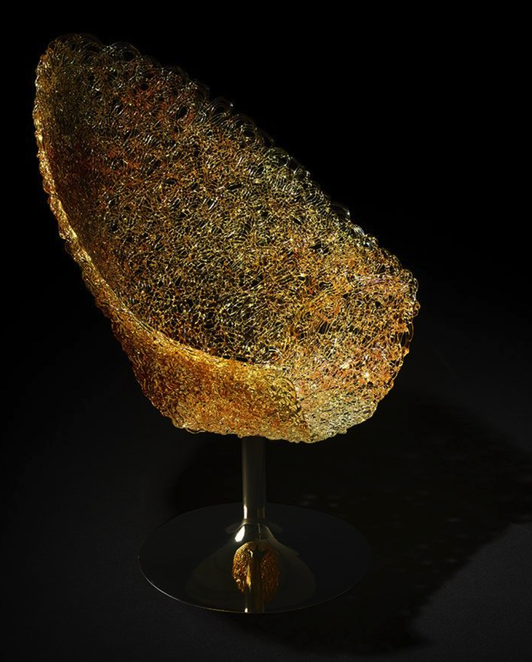 Luxury Gilded Wire Mesh Pedestal Accent Chair Modern Artistic Sculptural Design