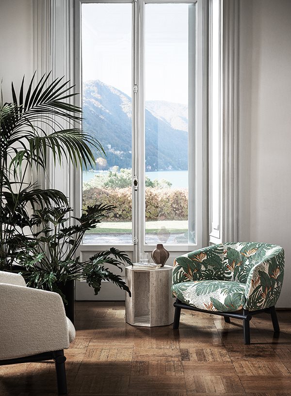 Curved Upholstered Swivel Armchair Linen Fabric Modern Comfortable Accent Chair