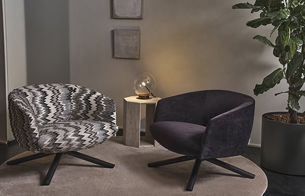 Curved Upholstered Swivel Armchair Linen Fabric Modern Comfortable Accent Chair