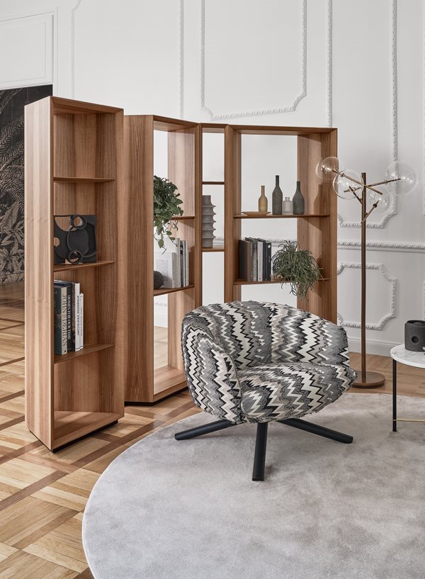 Curved Upholstered Swivel Armchair Linen Fabric Modern Comfortable Accent Chair