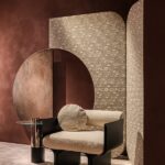 Elegant Lounge Armchair Curved Ash Wood Structure and Polished Brass