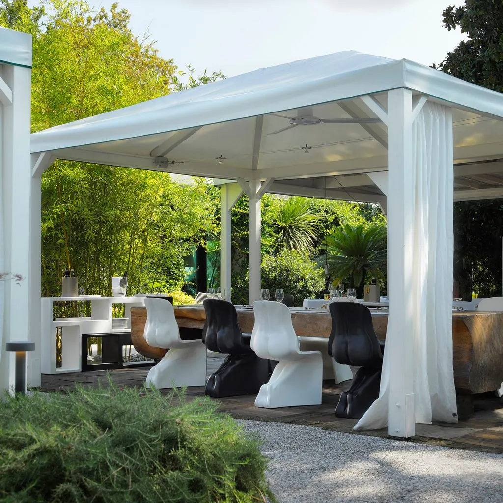 White Glossy Fiberglass Modern Accent Seating